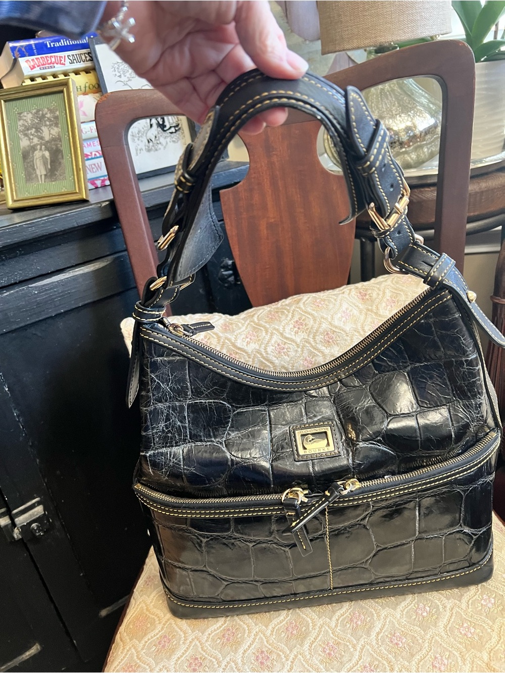 🦋 Dooney & Bourke Black Croc-Embossed Hobo  Bag with Gold Hardware